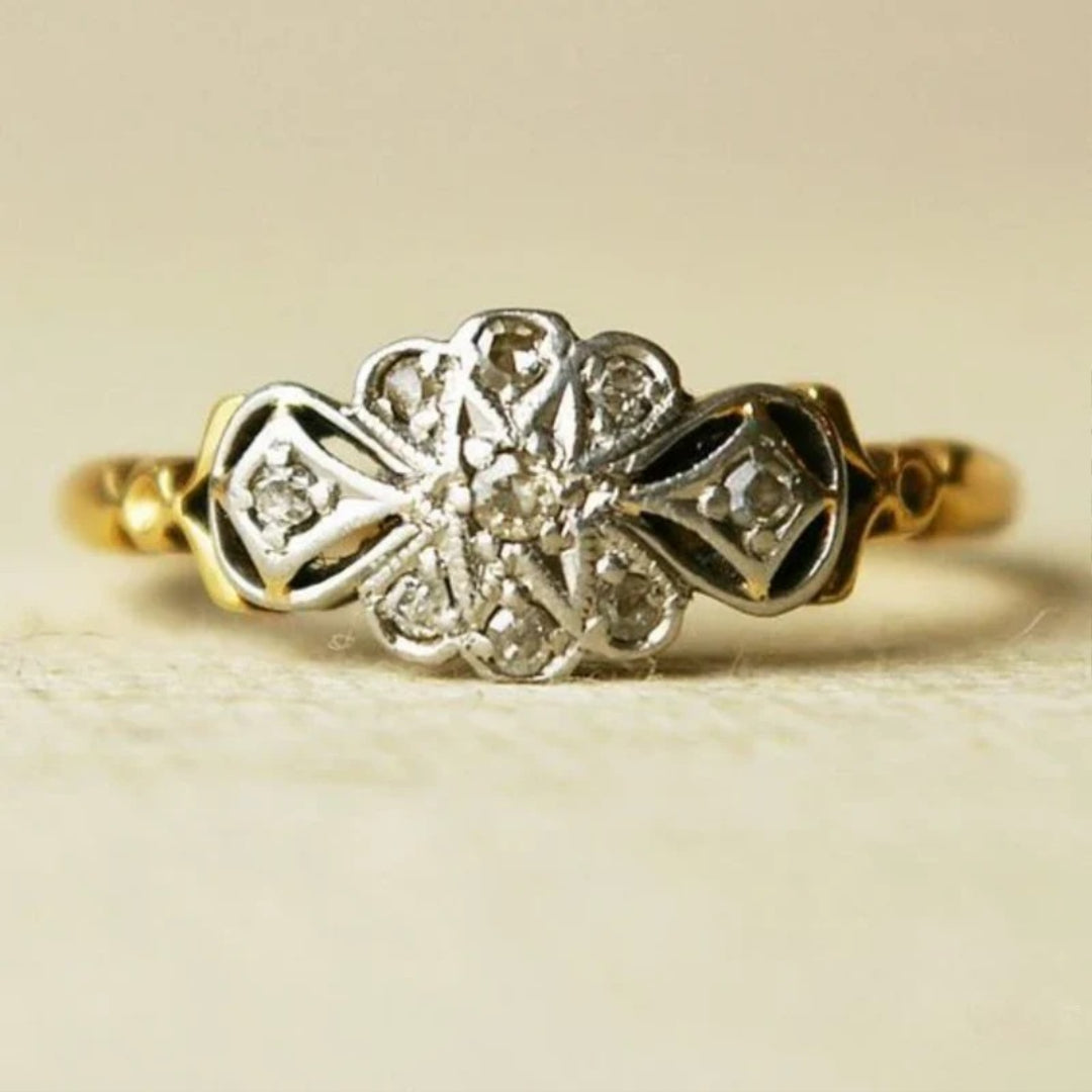 Ragnfrid | Vintage Gullring med Blomsterdetaljer